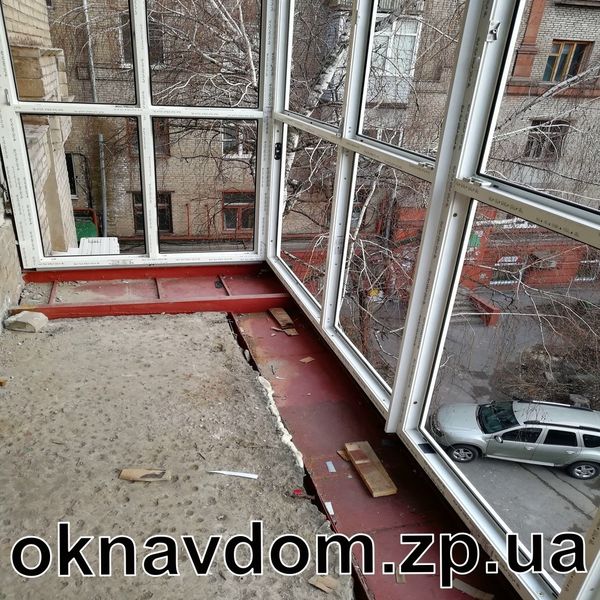 Расширение балкона швеллерами и подшивка металлом
