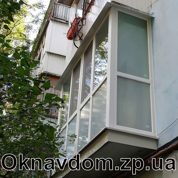 Французский балкон со стеклом кризет