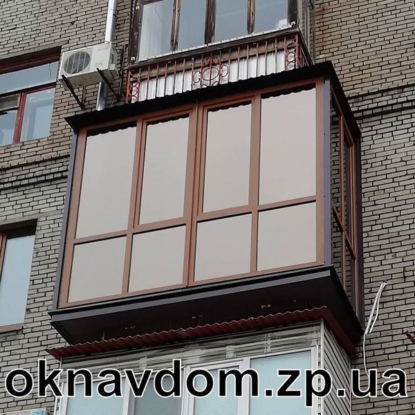 Французький балкон із тонованим склопакетом плівкою бронза