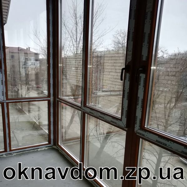 Французький балкон із тонованим склопакетом плівкою зсередини