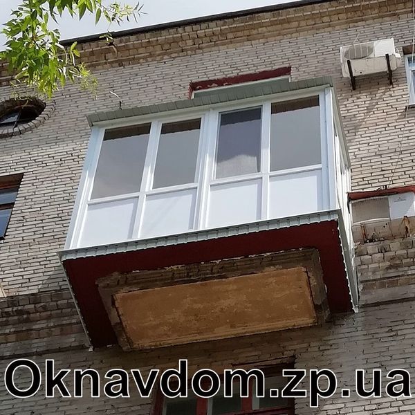 Французький балкон із розширенням плити