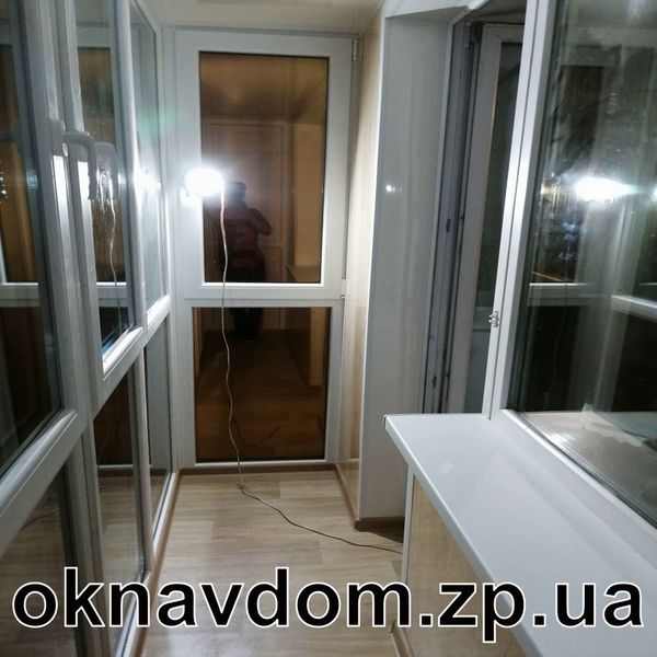 Внутренняя обшивка пластиком французского балкона
