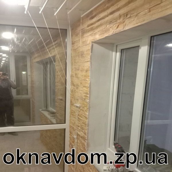 Внутренняя отделка декоративной плиткой на балконе