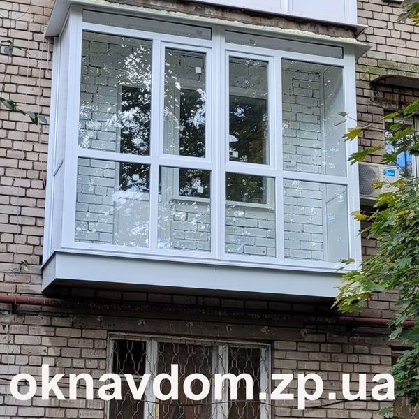 Французский балкон в Запорожье, фасад полностью стекло, бока - сендвич.