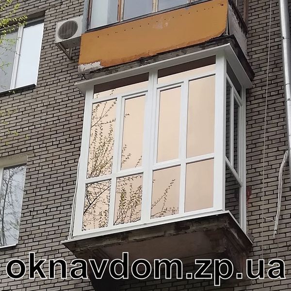 Розварка під встановлення французького балкона в повнометражному будинку з підняттям рівня підлоги. Скління балкона рефлекторне скло бронза з дзеркальним ефектом і не нагрівається від сонця. Бронзовий колір, оптимальний відтінок за ступенем дзеркальності та затемнення.